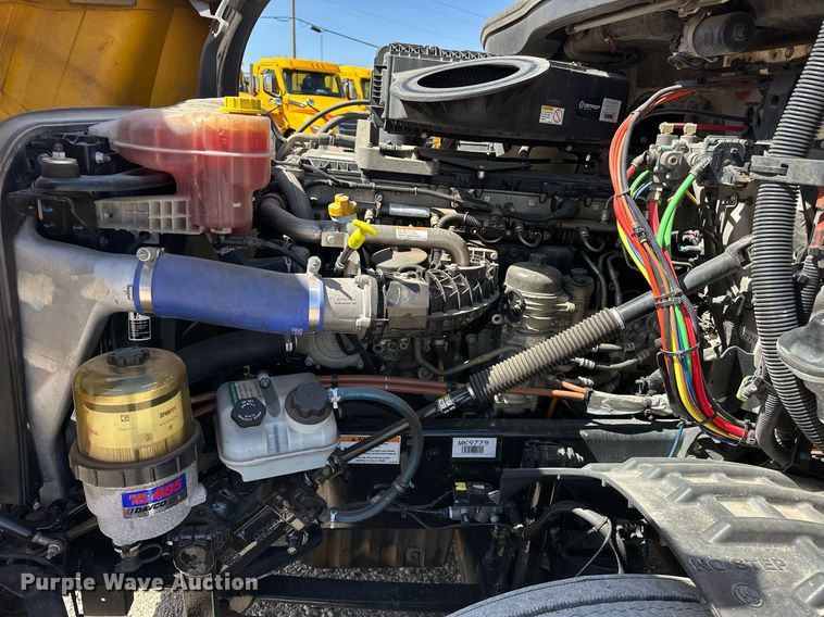 image for item EK0585 2021 Freightliner Cascadia 126 semi truck