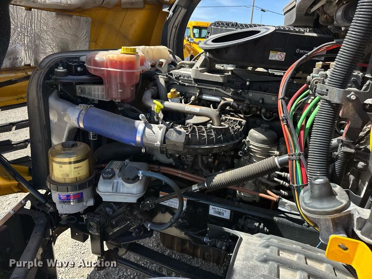 image for item EK0585 2021 Freightliner Cascadia 126 semi truck