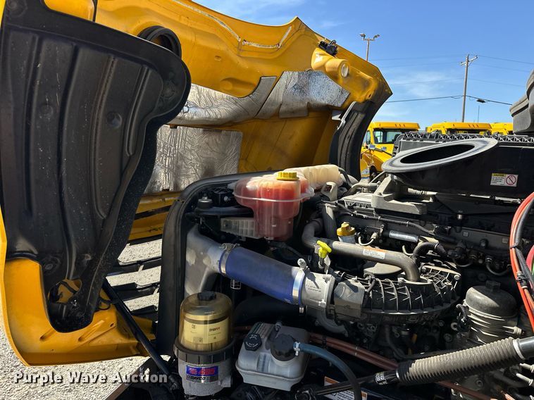 image for item EK0585 2021 Freightliner Cascadia 126 semi truck