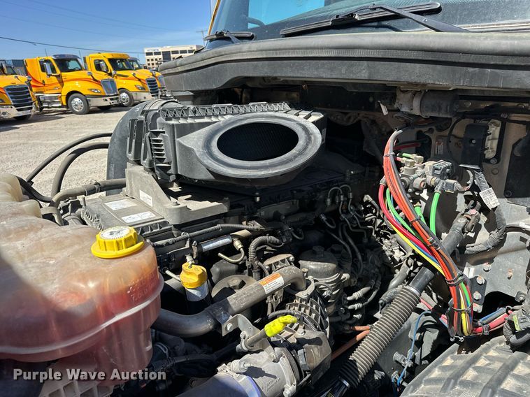 image for item EK0585 2021 Freightliner Cascadia 126 semi truck