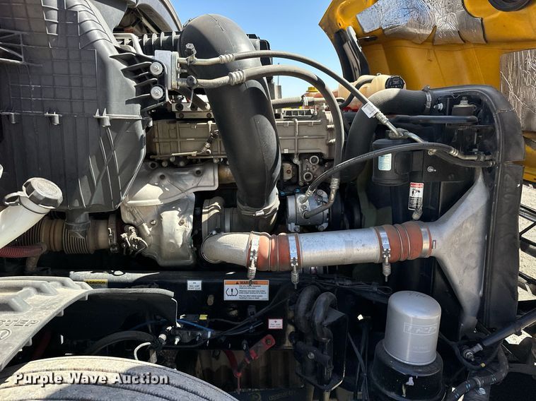 image for item EK0585 2021 Freightliner Cascadia 126 semi truck