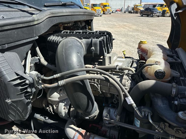 image for item EK0585 2021 Freightliner Cascadia 126 semi truck