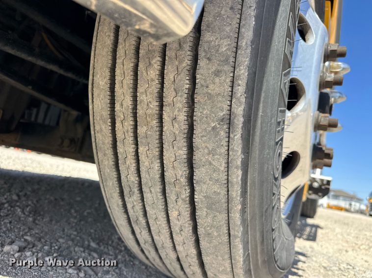 image for item EK0585 2021 Freightliner Cascadia 126 semi truck