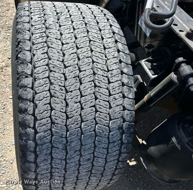 image for item EK0585 2021 Freightliner Cascadia 126 semi truck