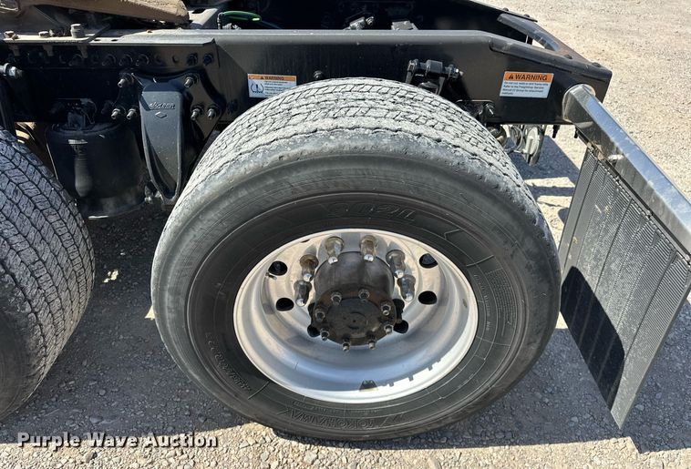 image for item EK0585 2021 Freightliner Cascadia 126 semi truck