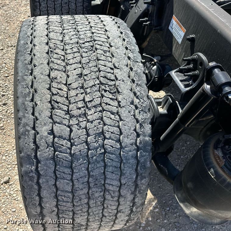 image for item EK0585 2021 Freightliner Cascadia 126 semi truck