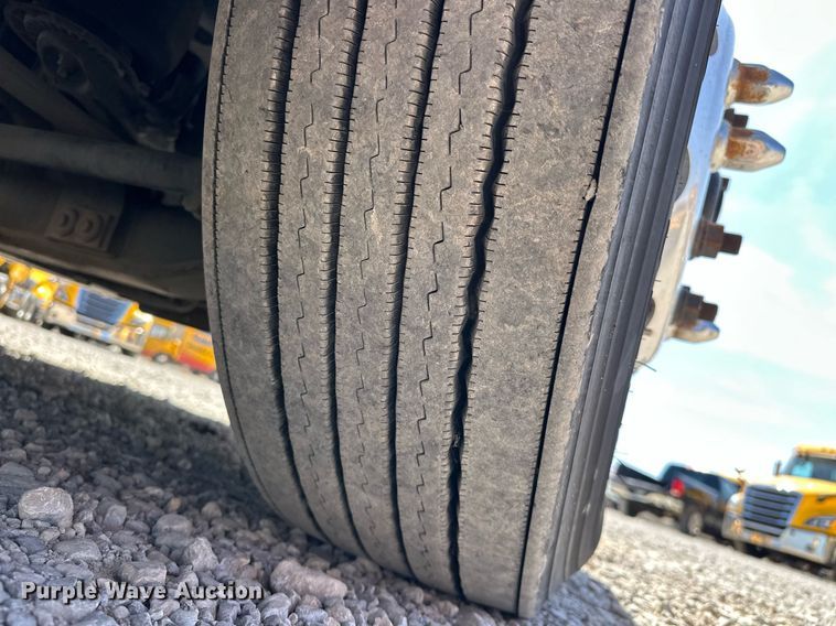 image for item EK0585 2021 Freightliner Cascadia 126 semi truck