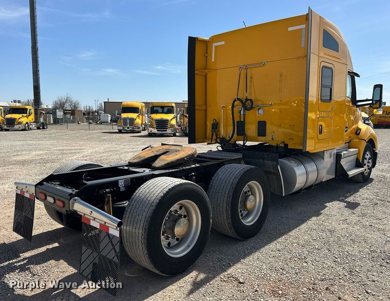 image for item EK0586 2021 Kenworth T680 semi truck