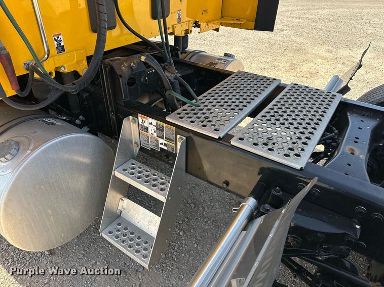 image for item EK0586 2021 Kenworth T680 semi truck