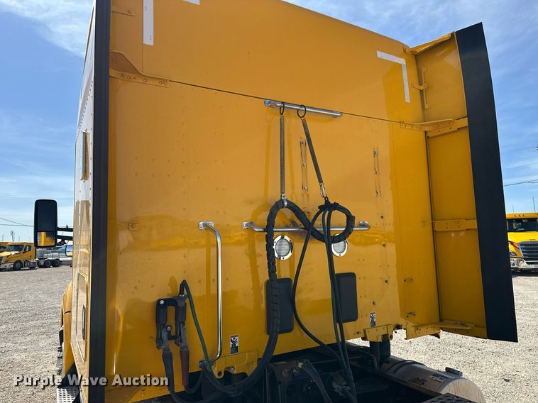 image for item EK0586 2021 Kenworth T680 semi truck