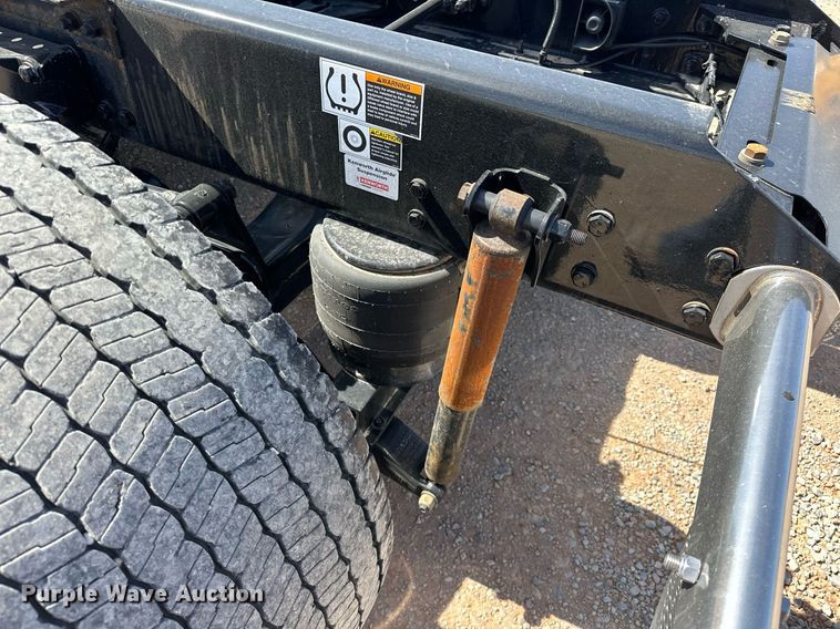 image for item EK0586 2021 Kenworth T680 semi truck