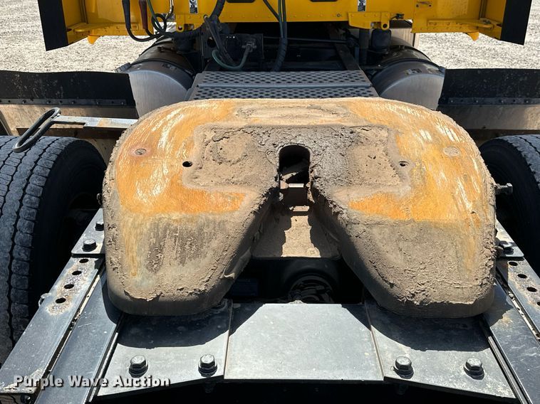 image for item EK0586 2021 Kenworth T680 semi truck