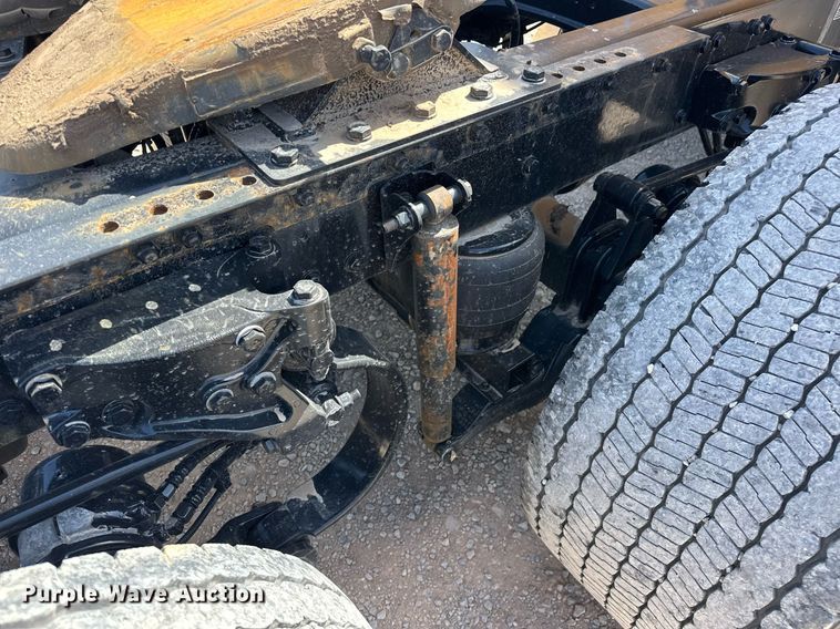 image for item EK0586 2021 Kenworth T680 semi truck