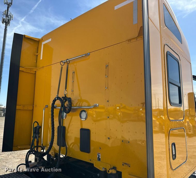 image for item EK0586 2021 Kenworth T680 semi truck