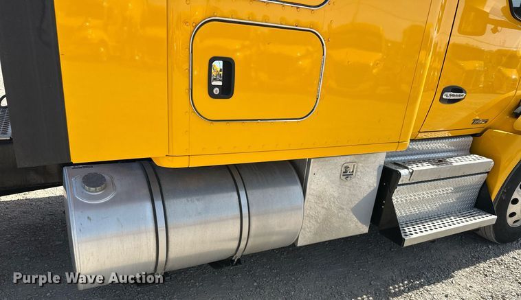 image for item EK0586 2021 Kenworth T680 semi truck