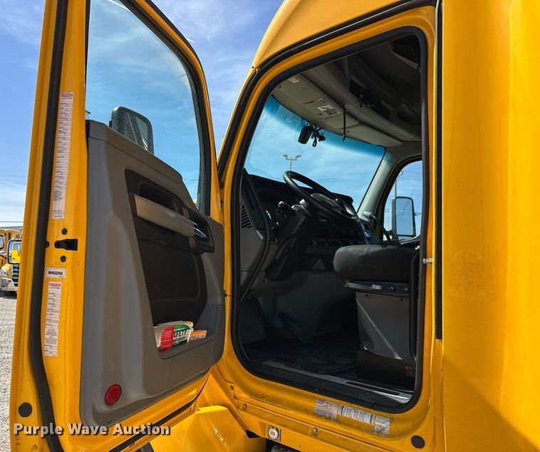 image for item EK0586 2021 Kenworth T680 semi truck