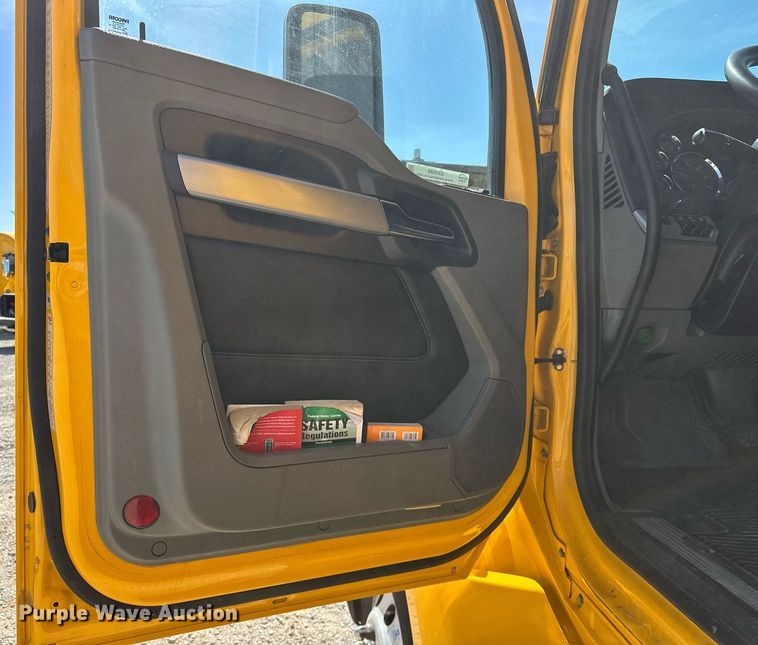 image for item EK0586 2021 Kenworth T680 semi truck