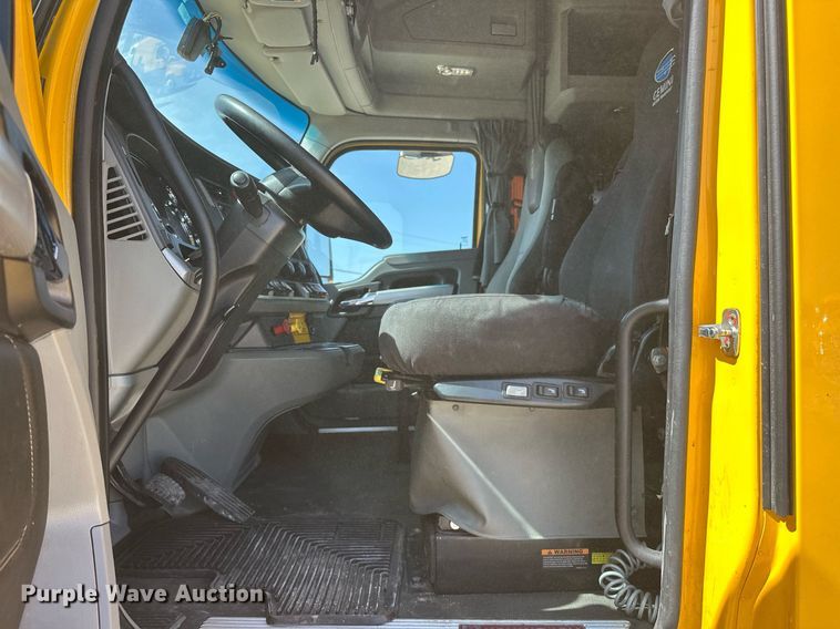 image for item EK0586 2021 Kenworth T680 semi truck