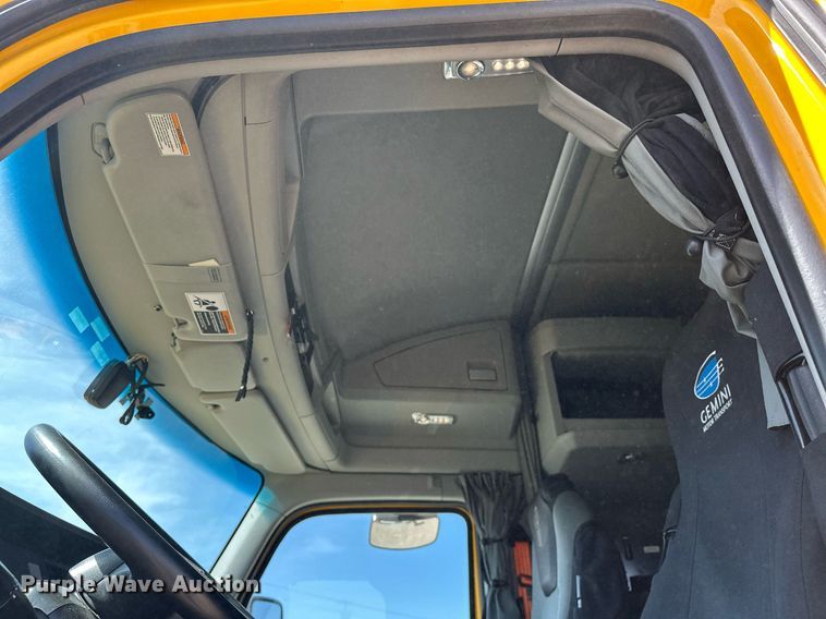 image for item EK0586 2021 Kenworth T680 semi truck