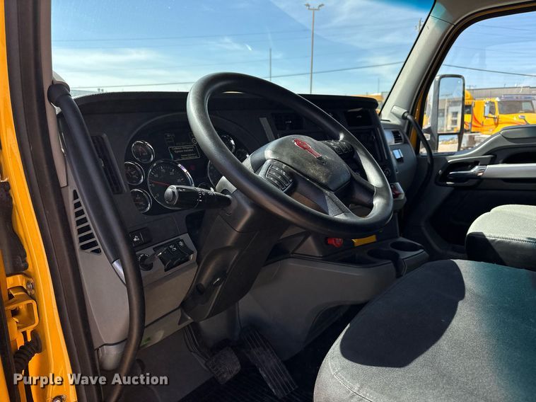 image for item EK0586 2021 Kenworth T680 semi truck