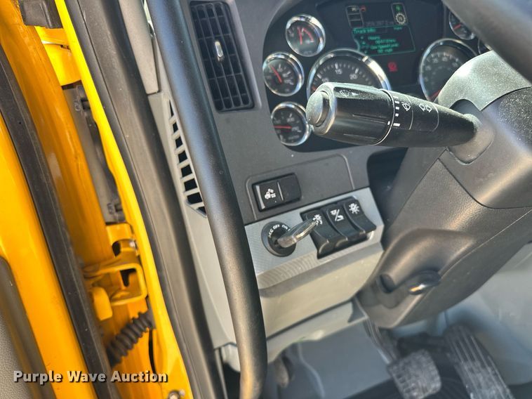 image for item EK0586 2021 Kenworth T680 semi truck