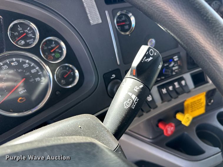 image for item EK0586 2021 Kenworth T680 semi truck