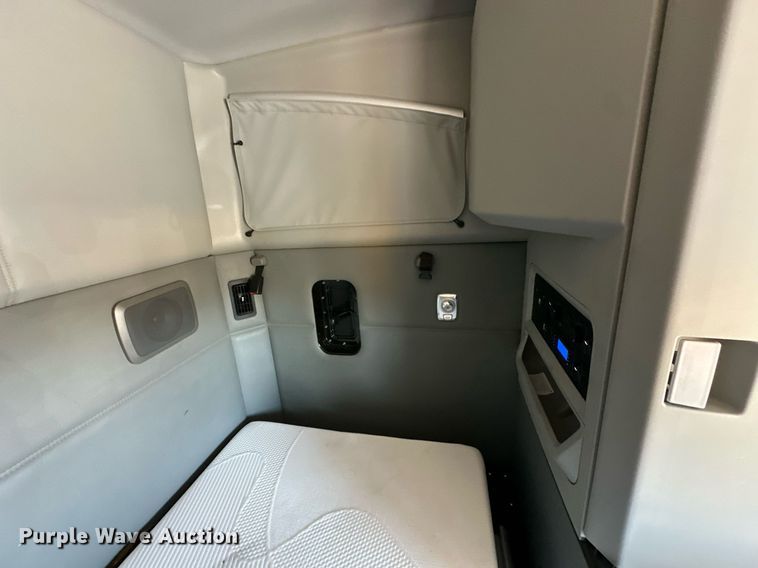 image for item EK0586 2021 Kenworth T680 semi truck