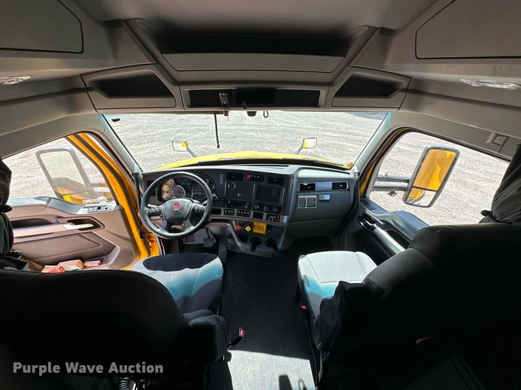 image for item EK0586 2021 Kenworth T680 semi truck