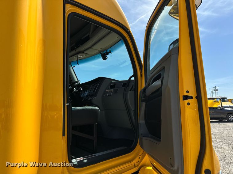 image for item EK0586 2021 Kenworth T680 semi truck