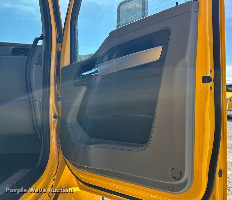 image for item EK0586 2021 Kenworth T680 semi truck