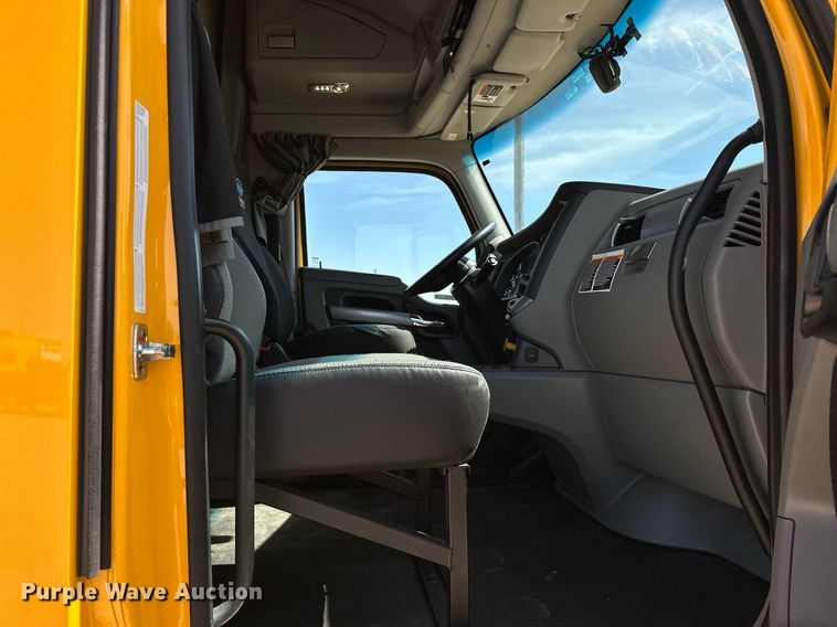 image for item EK0586 2021 Kenworth T680 semi truck