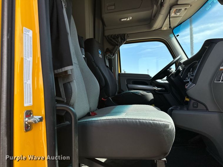 image for item EK0586 2021 Kenworth T680 semi truck