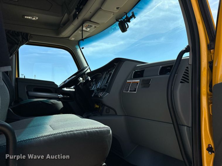 image for item EK0586 2021 Kenworth T680 semi truck