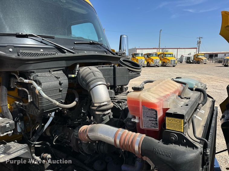 image for item EK0586 2021 Kenworth T680 semi truck