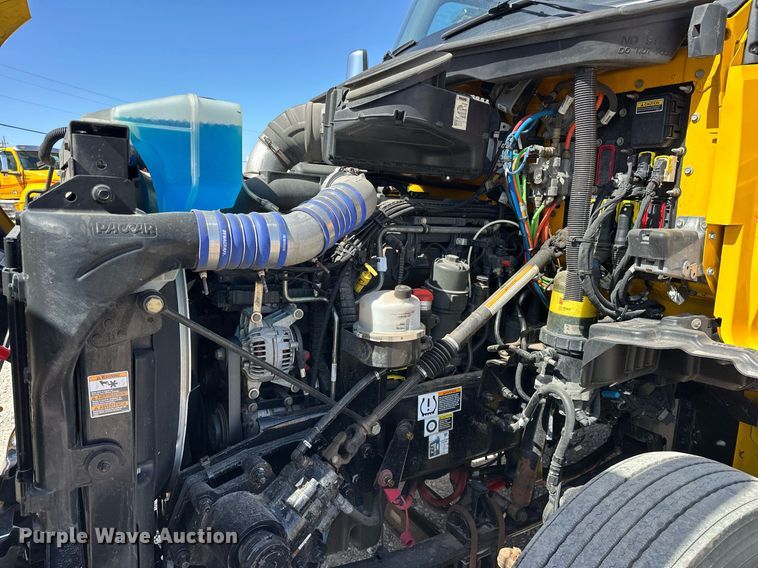 image for item EK0586 2021 Kenworth T680 semi truck