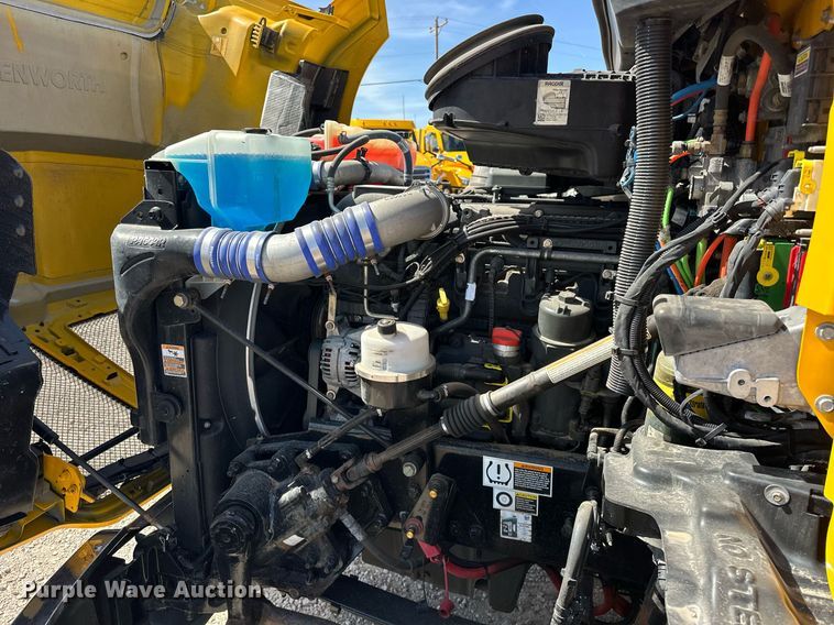 image for item EK0586 2021 Kenworth T680 semi truck