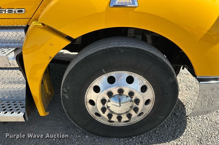 image for item EK0586 2021 Kenworth T680 semi truck