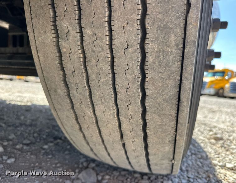 image for item EK0586 2021 Kenworth T680 semi truck