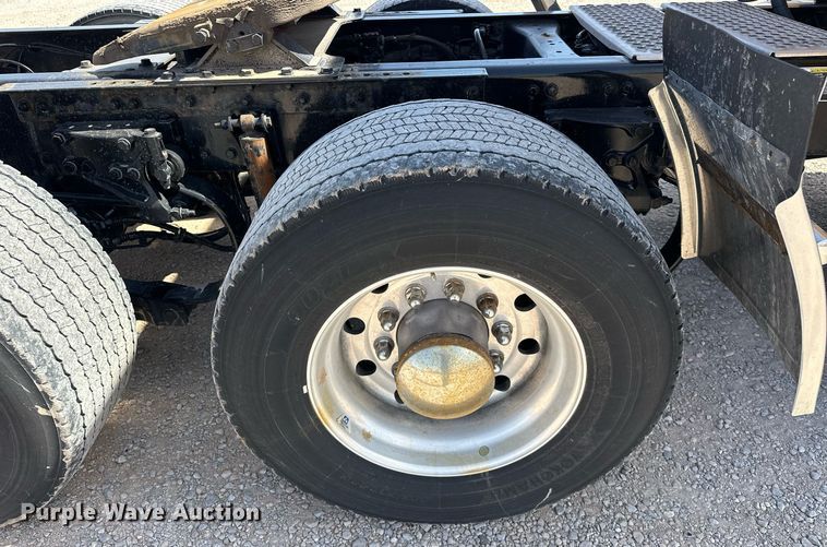 image for item EK0586 2021 Kenworth T680 semi truck