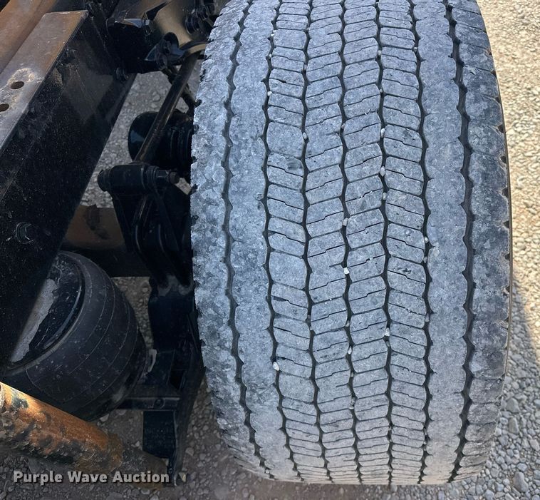 image for item EK0586 2021 Kenworth T680 semi truck