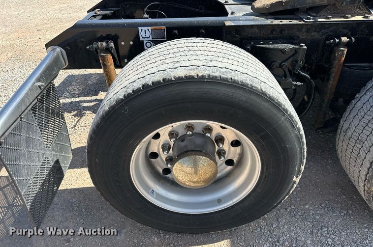 image for item EK0586 2021 Kenworth T680 semi truck