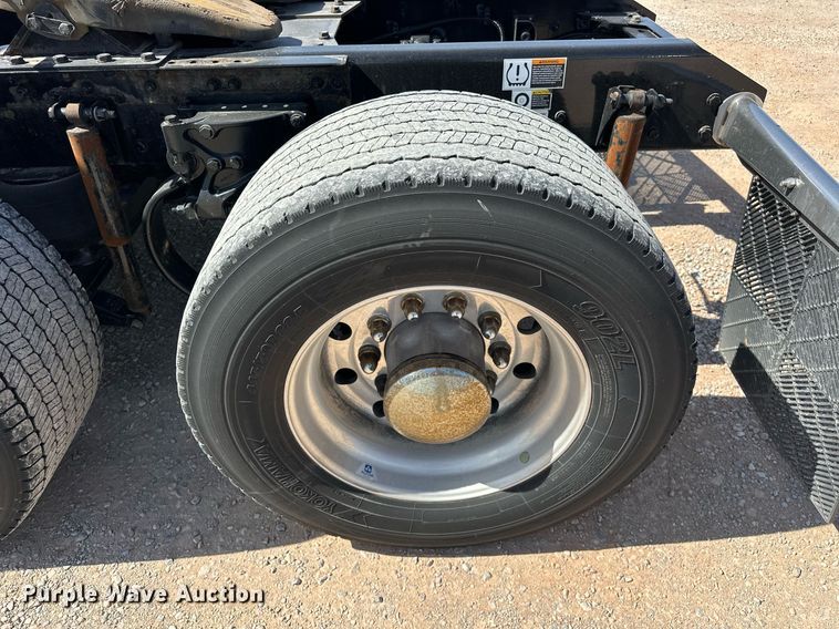 image for item EK0586 2021 Kenworth T680 semi truck