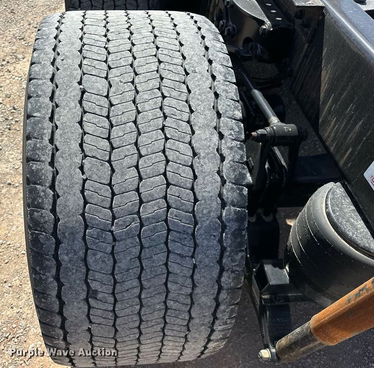 image for item EK0586 2021 Kenworth T680 semi truck