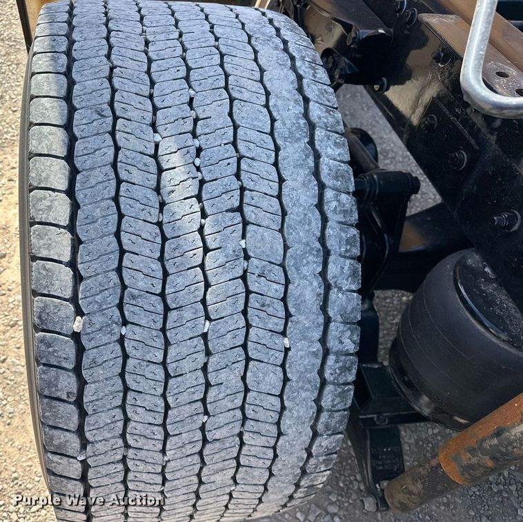 image for item EK0586 2021 Kenworth T680 semi truck