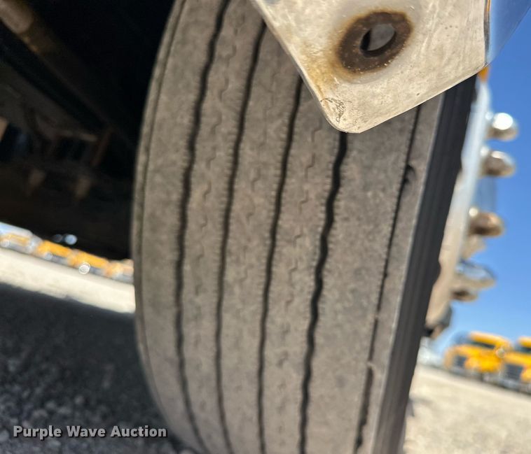 image for item EK0586 2021 Kenworth T680 semi truck