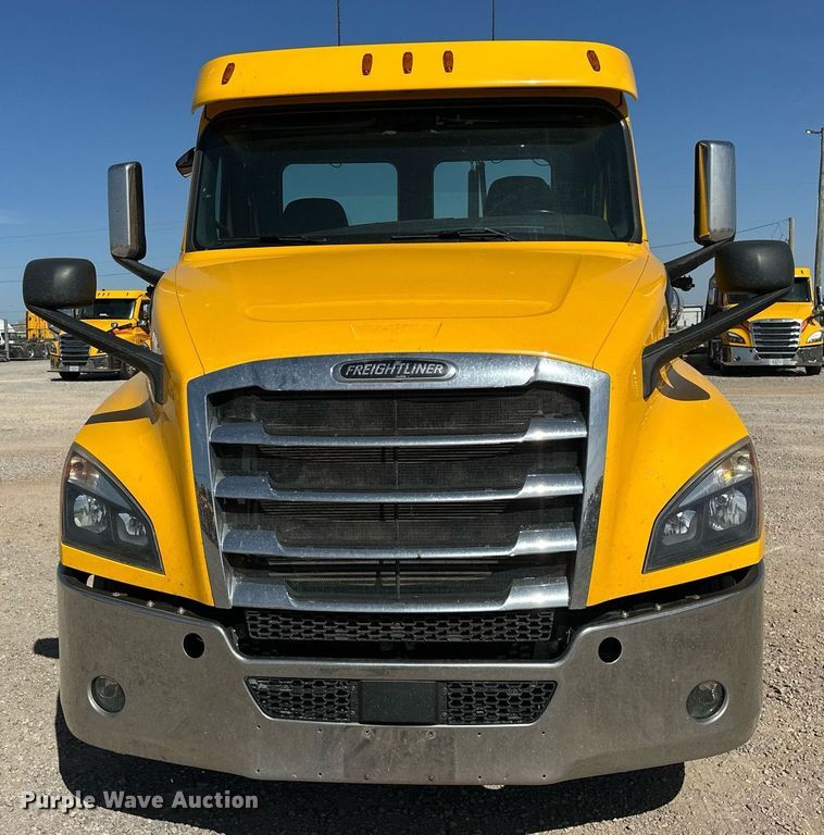 image for item EK0587 2020 Freightliner Cascadia 126 semi truck