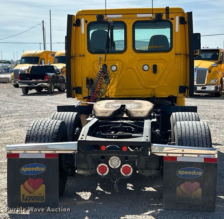 image for item EK0587 2020 Freightliner Cascadia 126 semi truck