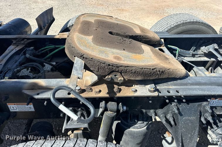 image for item EK0587 2020 Freightliner Cascadia 126 semi truck