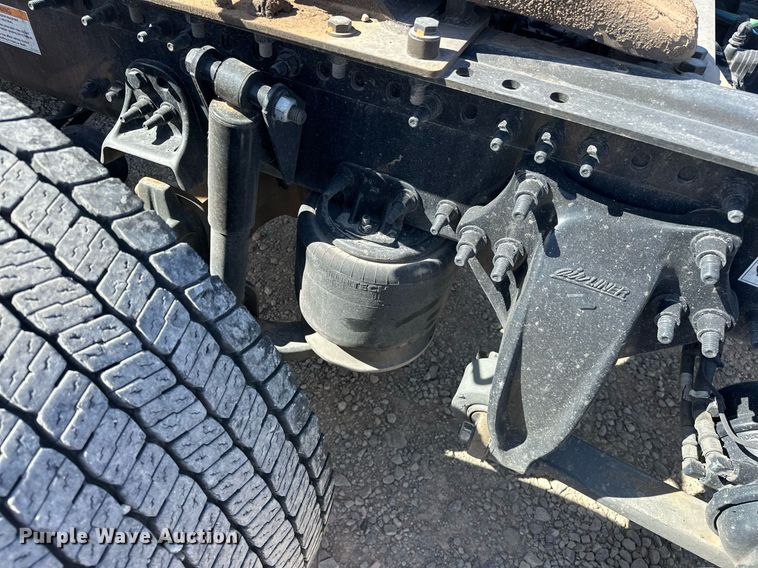 image for item EK0587 2020 Freightliner Cascadia 126 semi truck