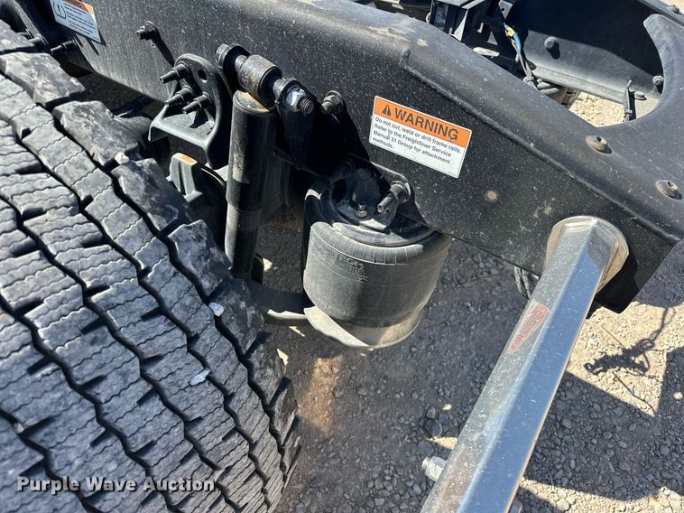 image for item EK0587 2020 Freightliner Cascadia 126 semi truck